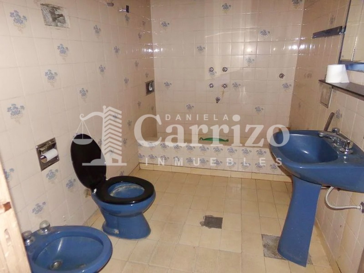 LOCAL COMERCIAL CON VIVIENDA EN AVENIDA ENTRE RIOS AL 1500, BALVANERA, CABA. 