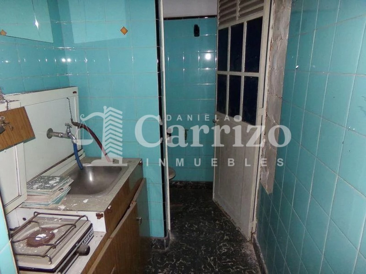 LOCAL COMERCIAL CON VIVIENDA EN AVENIDA ENTRE RIOS AL 1500, BALVANERA, CABA. 