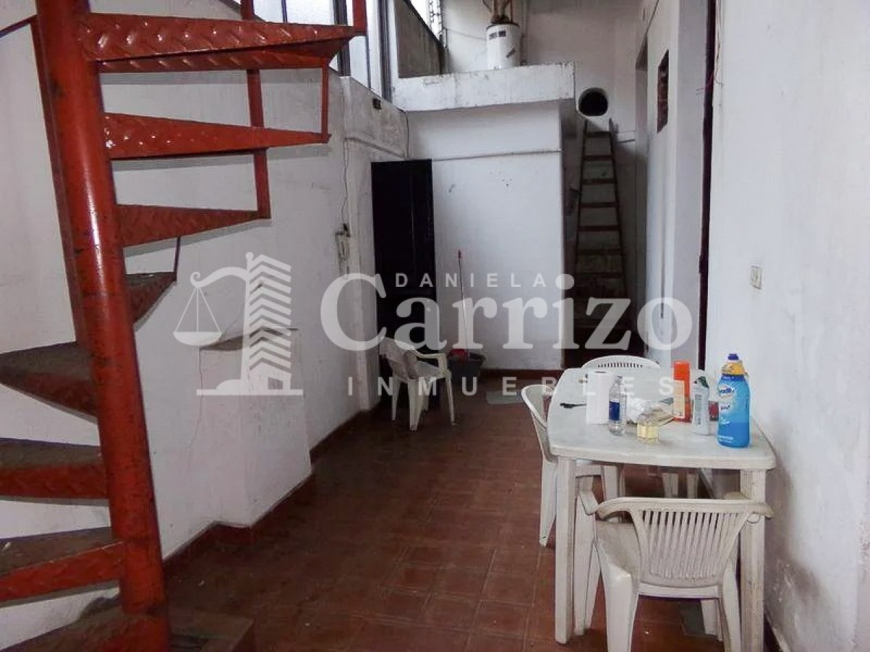 LOCAL COMERCIAL CON VIVIENDA EN AVENIDA ENTRE RIOS AL 1500, BALVANERA, CABA. 